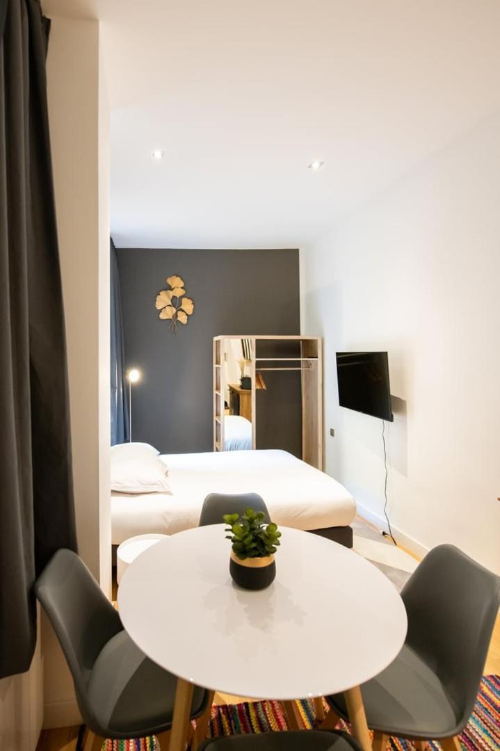 Le St Germain - Petillant Studio Decore Avec Gout En Centre-Ville Lião Exterior foto